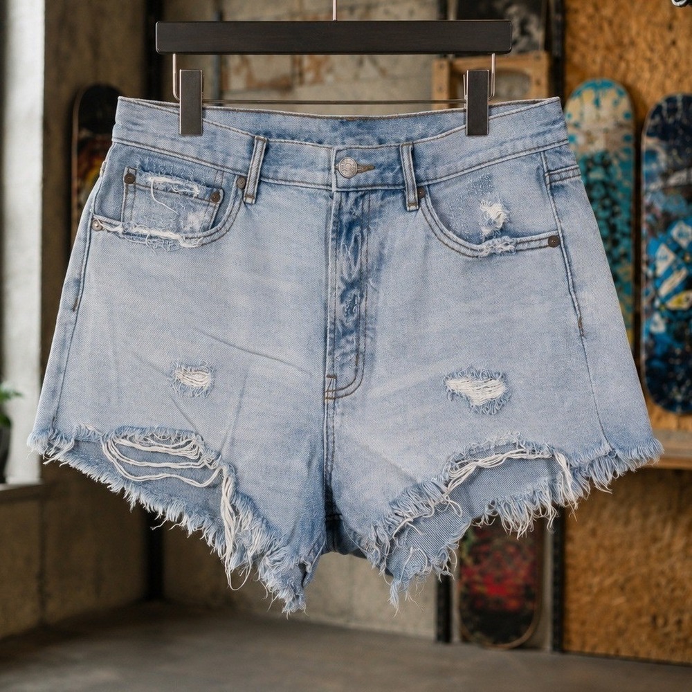 Urban‎ Outfitters BDG Denim Shorts Light Wash Distressed Cut Offs Size 31
